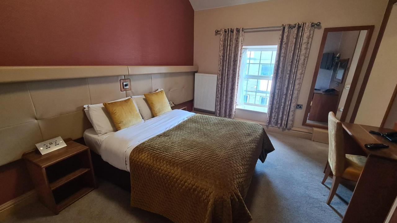 The Farnham Arms Hotel Кейвън Екстериор снимка
