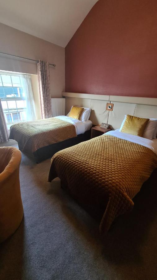 The Farnham Arms Hotel Кейвън Екстериор снимка