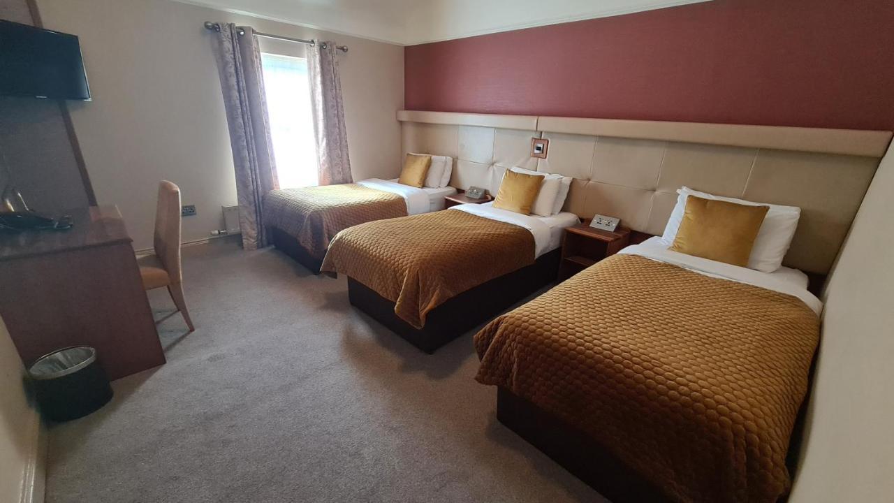 The Farnham Arms Hotel Кейвън Екстериор снимка