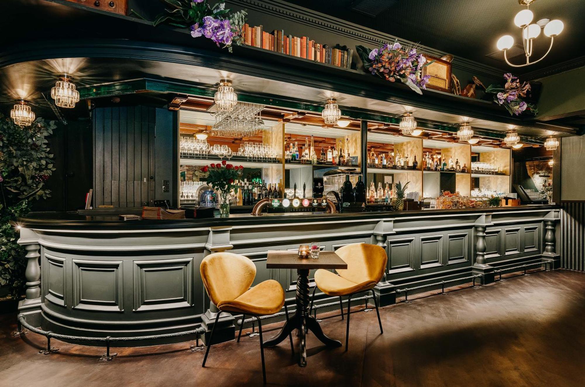 The Farnham Arms Hotel Кейвън Екстериор снимка