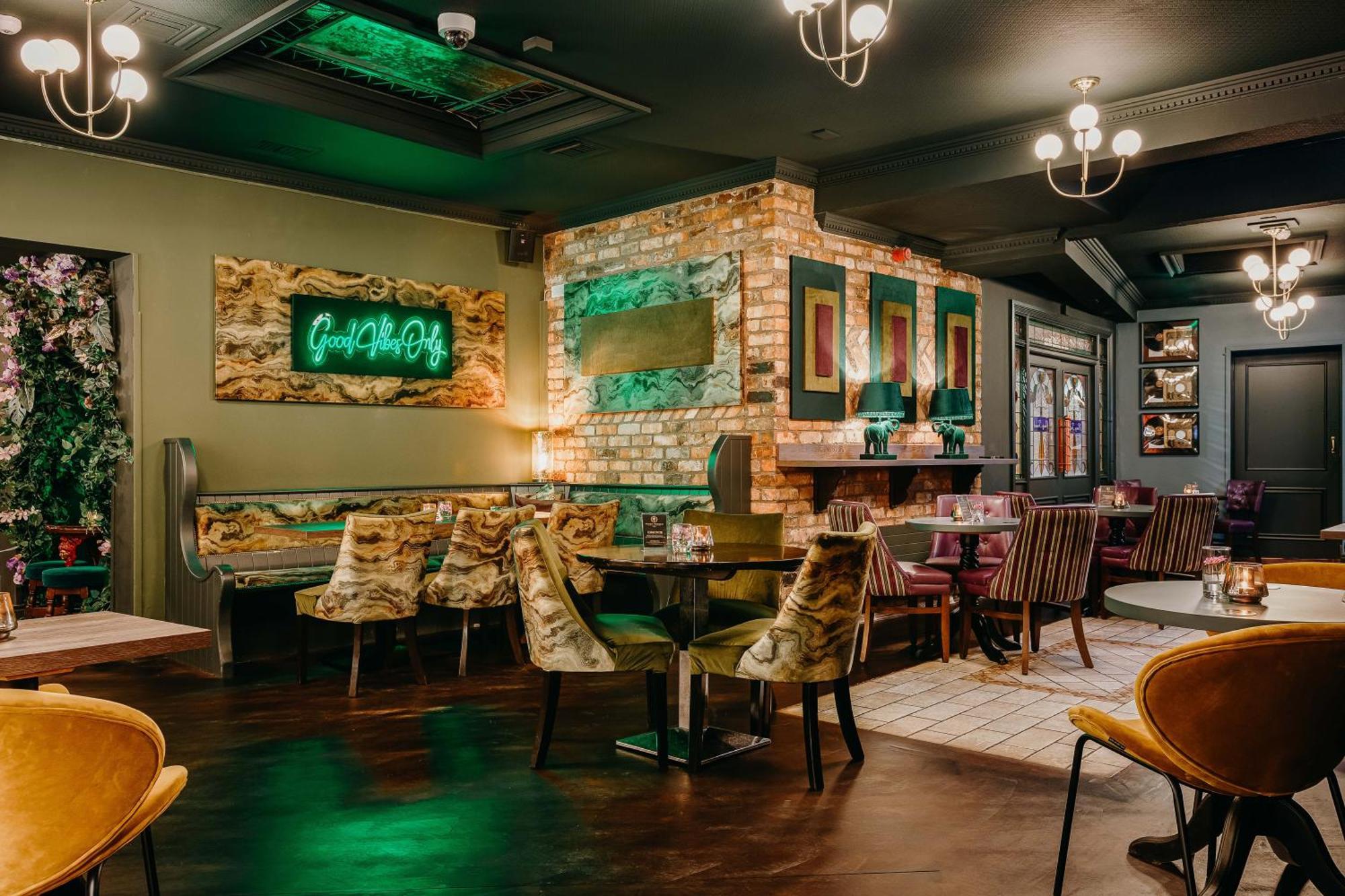 The Farnham Arms Hotel Кейвън Екстериор снимка