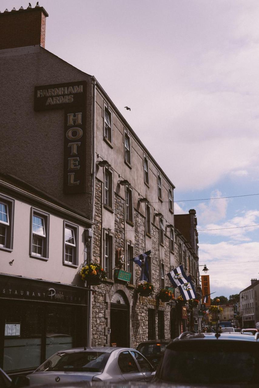 The Farnham Arms Hotel Кейвън Екстериор снимка