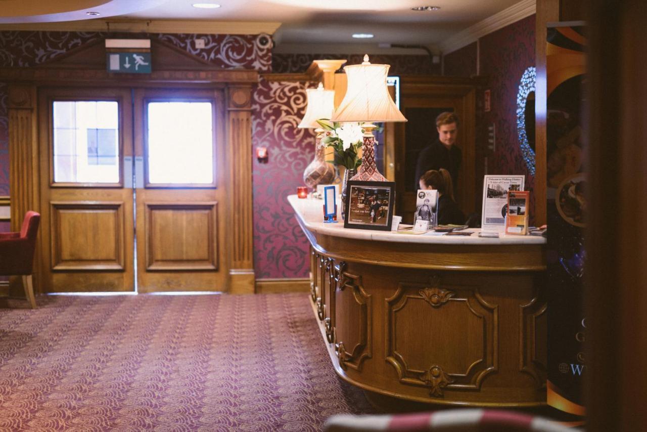 The Farnham Arms Hotel Кейвън Екстериор снимка